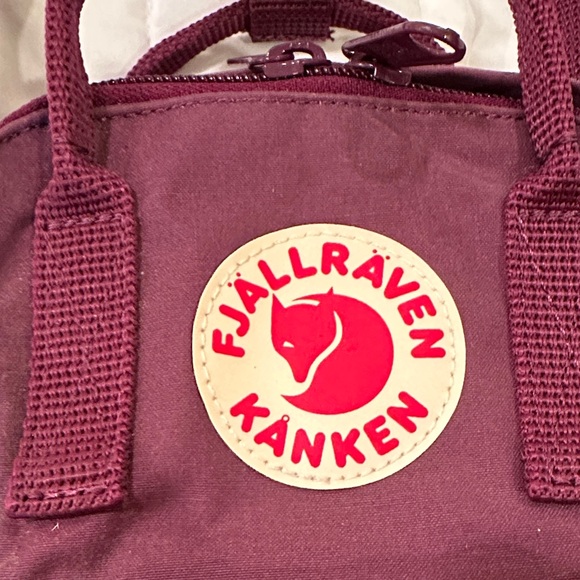 Fjallraven Kånken Mini Backpack in Plum Purple (Dark Purple/Violet) - Picture 2 of 7
